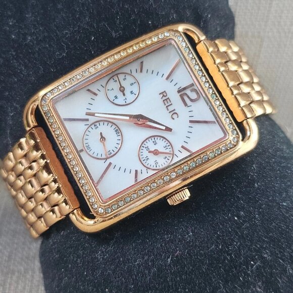 Relic Ladies Wristwatch Crystals Accent Bezel Analog Quartz Wrist Watch Gold Ton - Picture 3 of 11